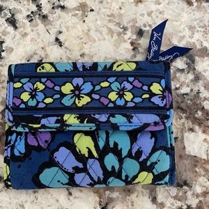 Vera Bradley indigo pop wallet